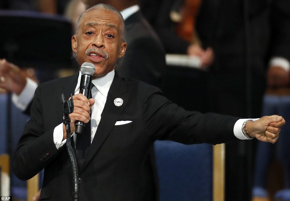 4F91C13A00000578-6118217-Reverend_Al_Sharpton_pictured_passionately_spoke_of_Aretha_s_wor-a-125_1535742932965.jpg