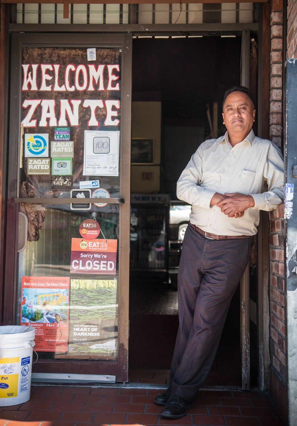 indian-pizza-zante-Tony-door.jpg