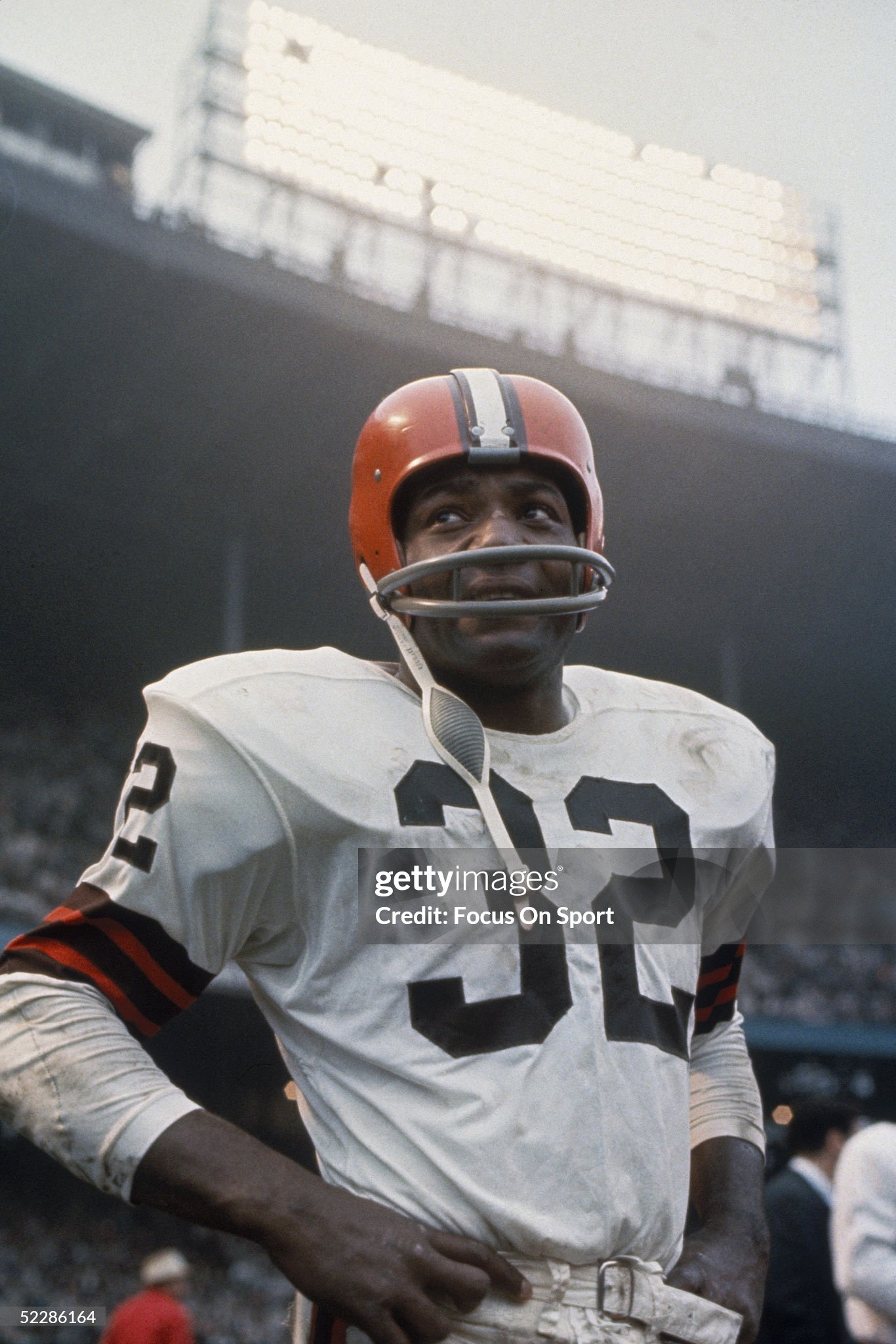 cleveland-browns-jim-brown-on-the-field.jpg