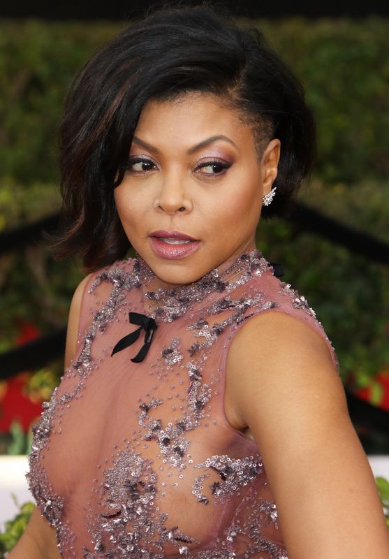 taraji-p-henson-see-thru-to-nipples-at-23rd-sag-awards-01.jpg