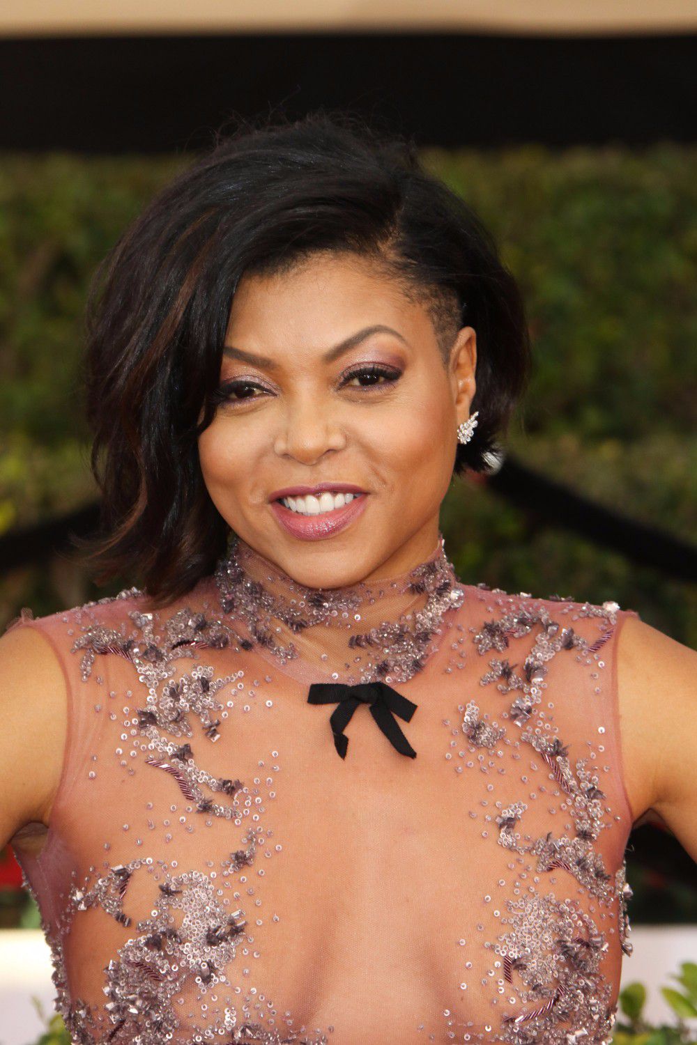 taraji-p-henson-see-thru-to-nipples-at-23rd-sag-awards-16.jpg