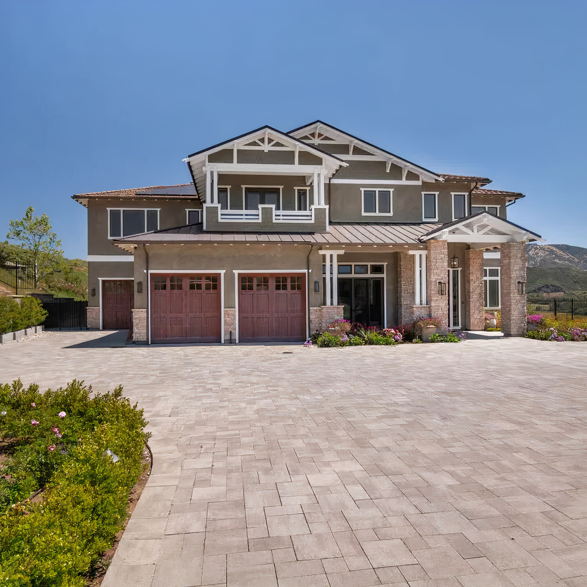 crazyluxuryhomes.com