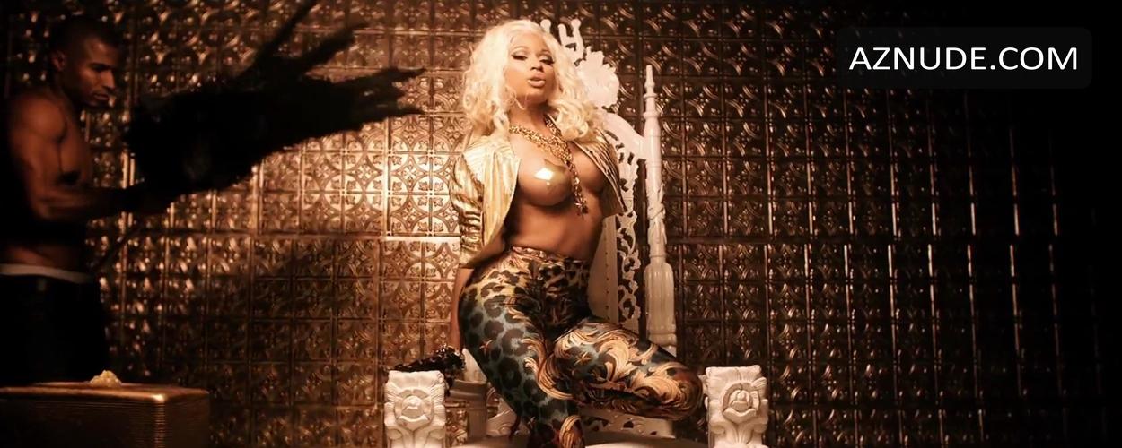 NickiMinaj-Freaks-HD-03.jpg