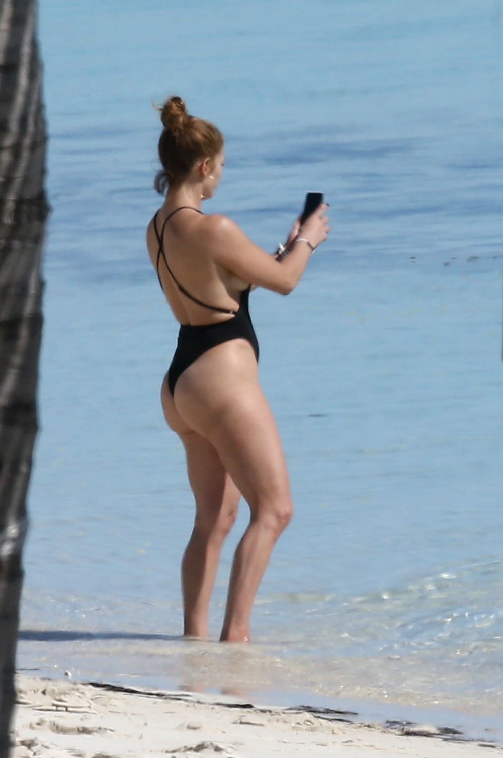 JenniferLopezSwimPaddle8.jpg