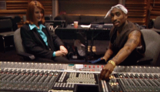 2-pac-in-studio.gif
