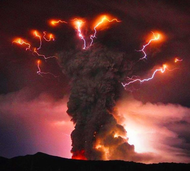 volcanic-lightning-dirty-thunderstorms.jpg