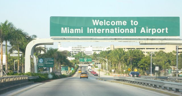 PicForNewsletterCancunNov2006ClubMed1MiamiAirportSign.JPG