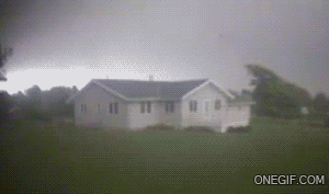 La-fuerza-devastadora-de-un-tornado_zps48fdd652.gif