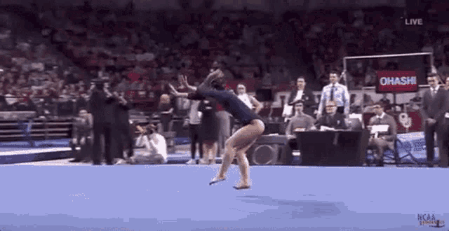 girl-splits.gif