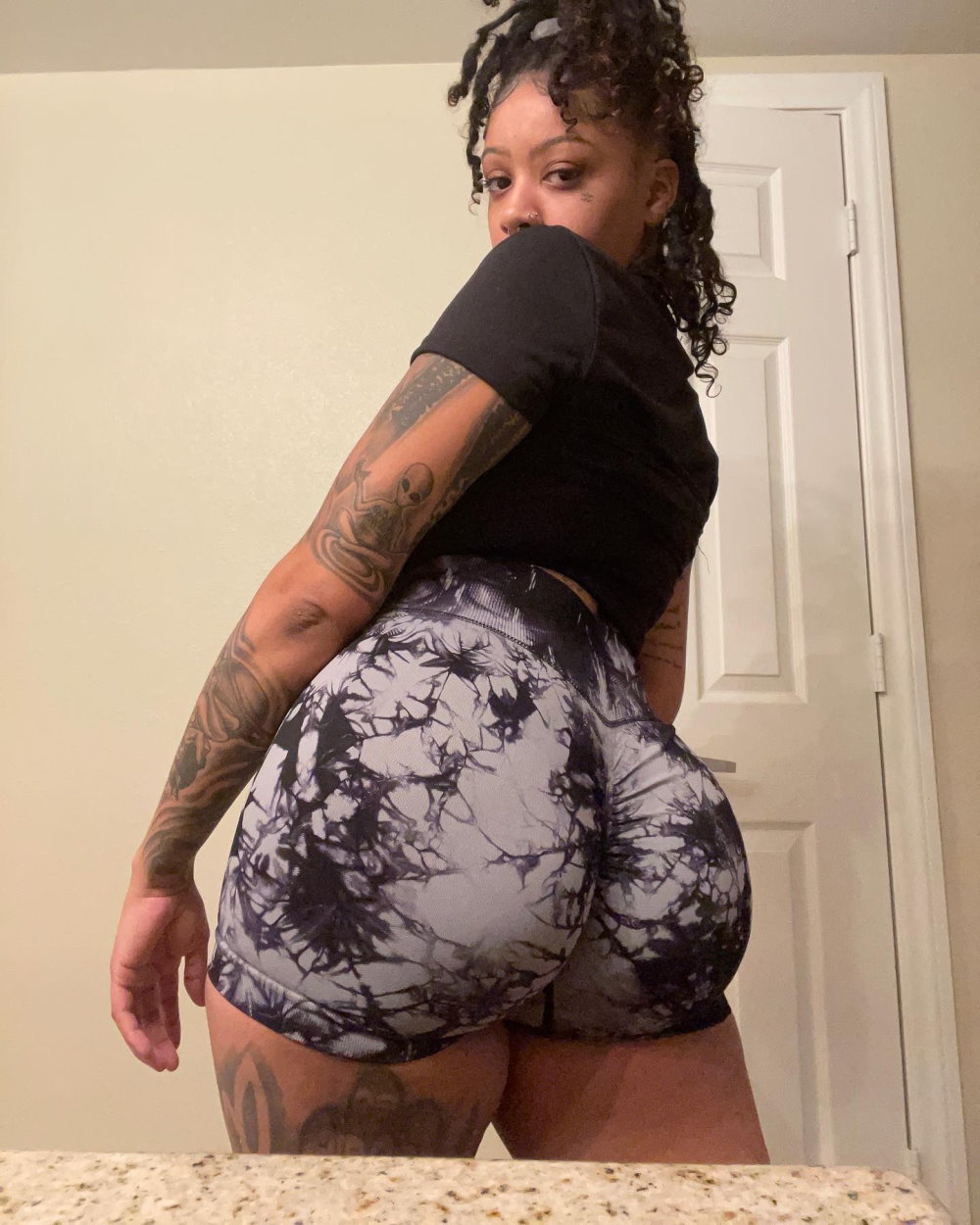HurricaneToriGotHugeBootyWithBigBoobsCamSoda1.jpg