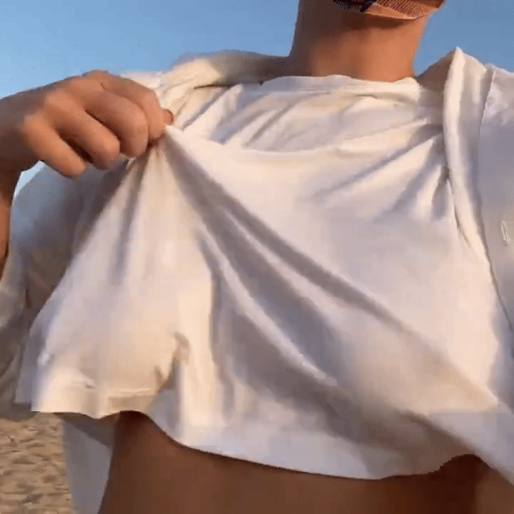 xawllw9reh7g1.gif