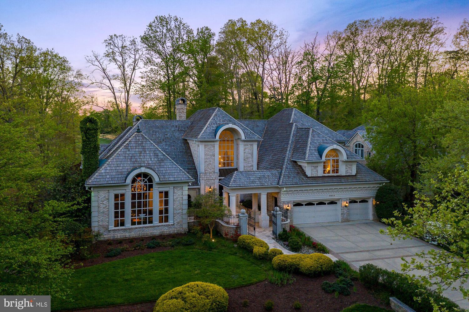 crazyluxuryhomes.com