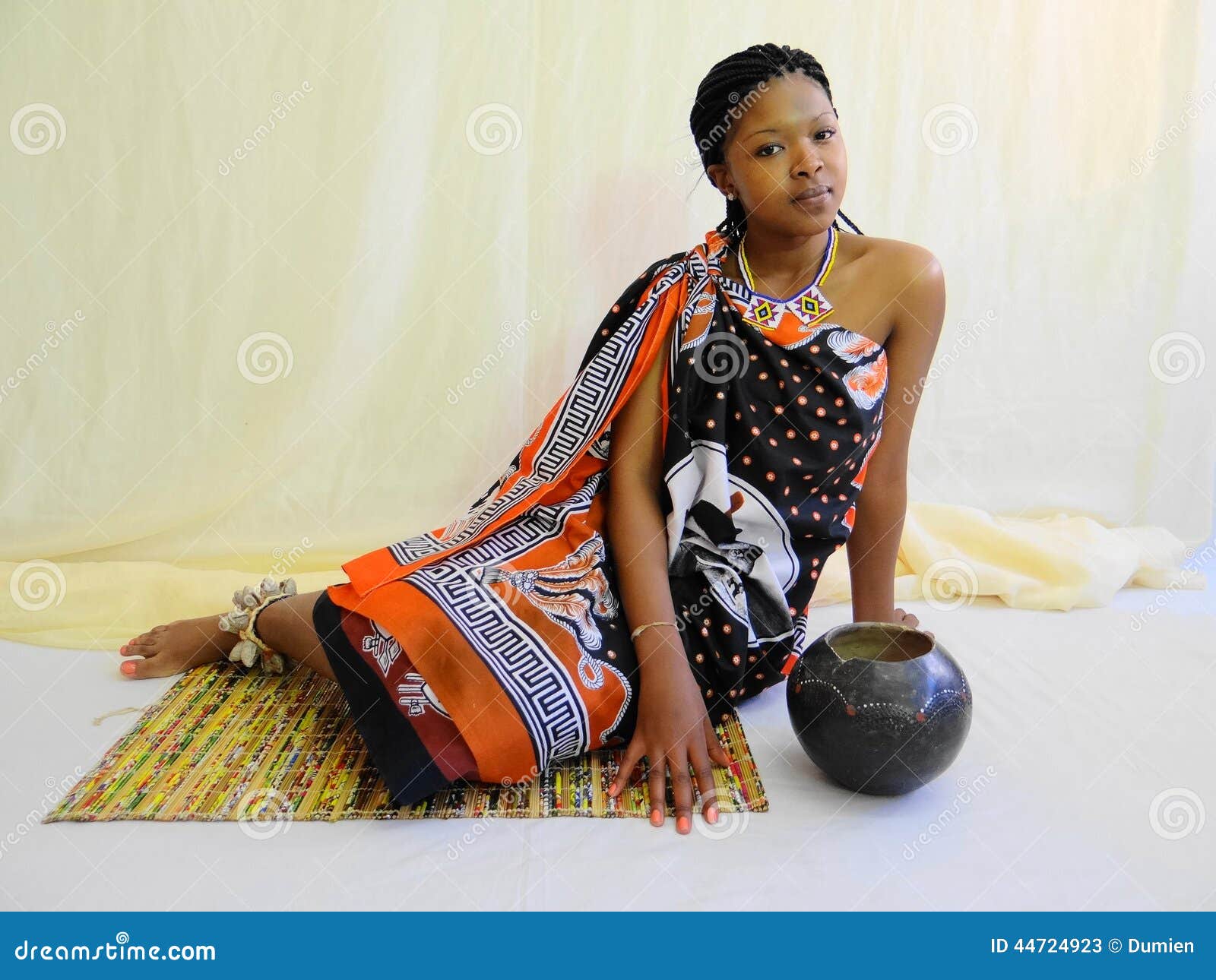 swazi-woman-sitting-posing-calabash-44724923.jpg