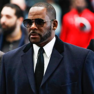 7705060fb5c980ae11345a1e3faae9c47f-r-kelly.rsquare.w330.jpg