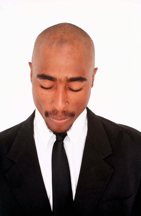 2pac-in-blacktie.jpg