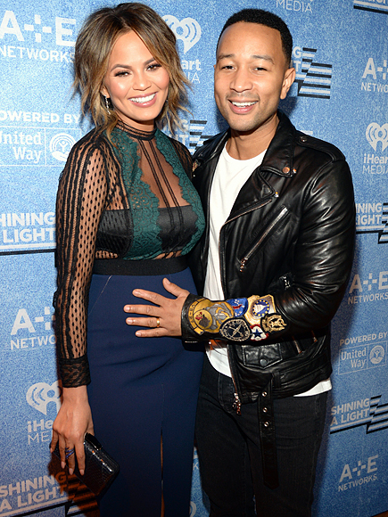 chrissy-teigen-a-435.jpg