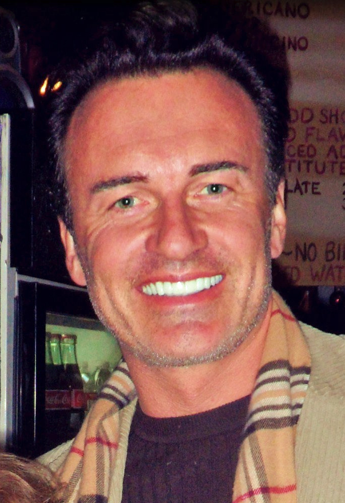 Julian_McMahon_Dec_2011_%28cropped%29.jpg