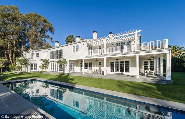 1415206741850_wps_20_Michael_Strahan_House_Rea.jpg