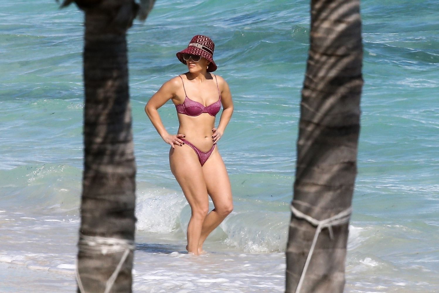JenniferLopezBikiniTC4.jpg