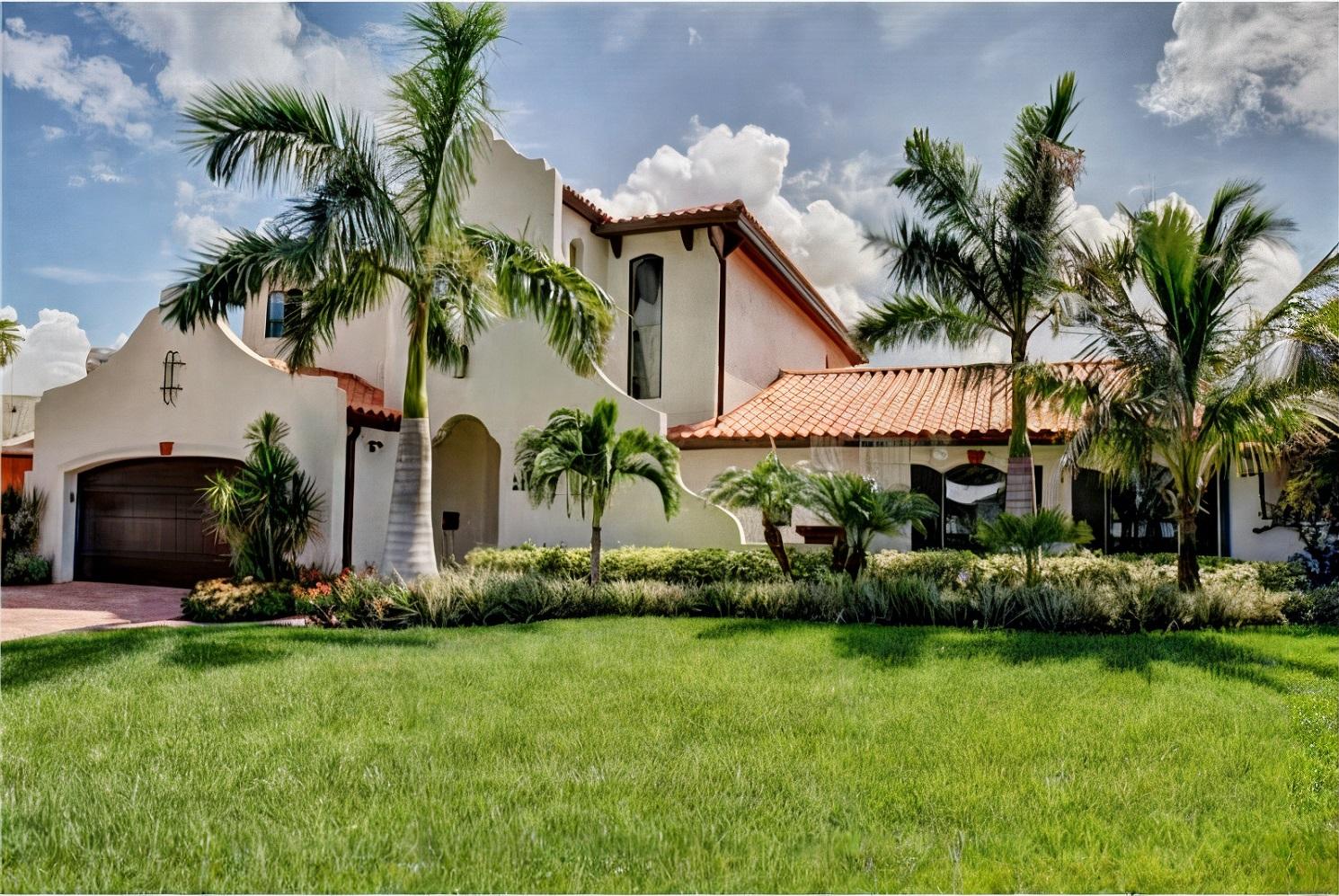 crazyluxuryhomes.com