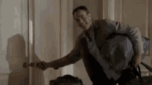 tenor.gif