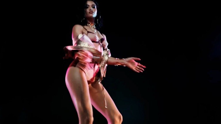 Shanina-Shaik-Sexy-11-768x432.jpg