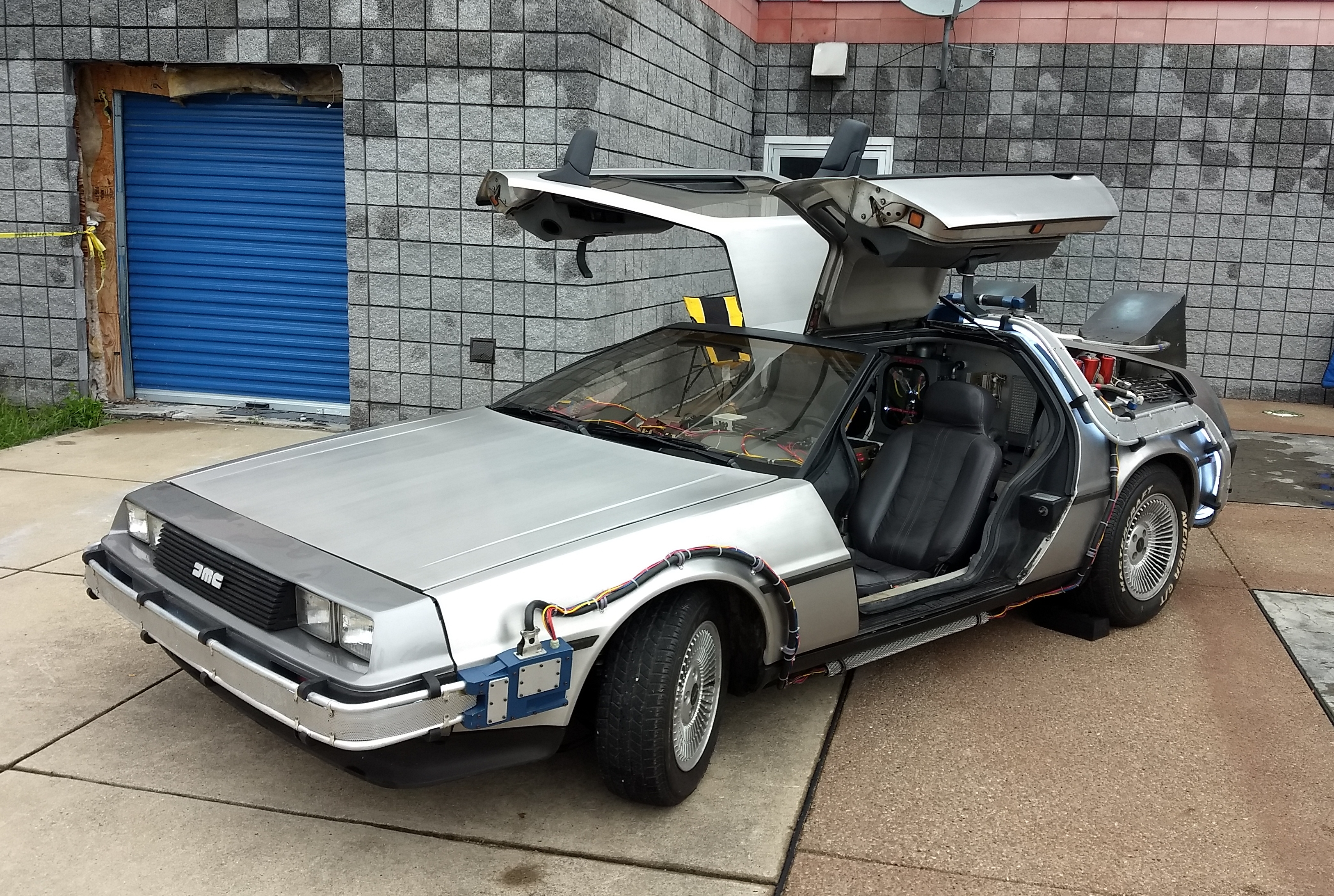 DeLorean_Time_Machine_Replica_Kovacs.jpg