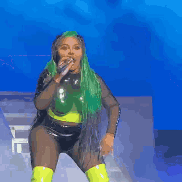 lil-kim-kim.gif