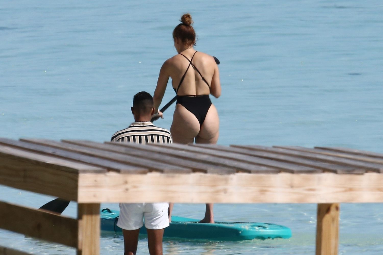 JenniferLopezSwimPaddle3.jpg