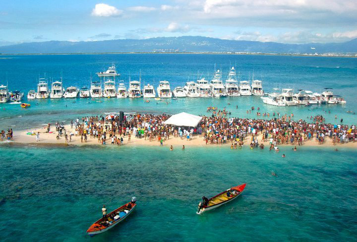 AzUvIkUCcAAmfLF.jpg:large