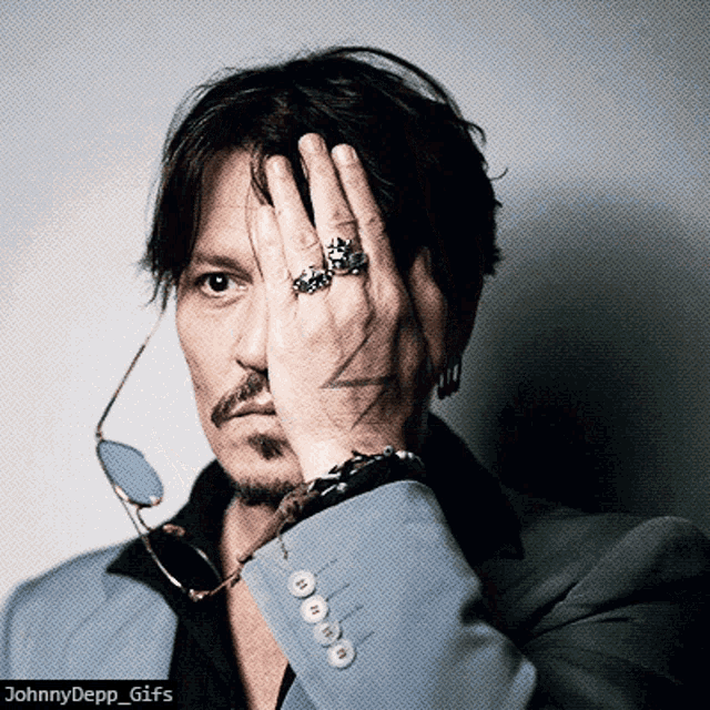 johnny-depp-deauville2019.gif