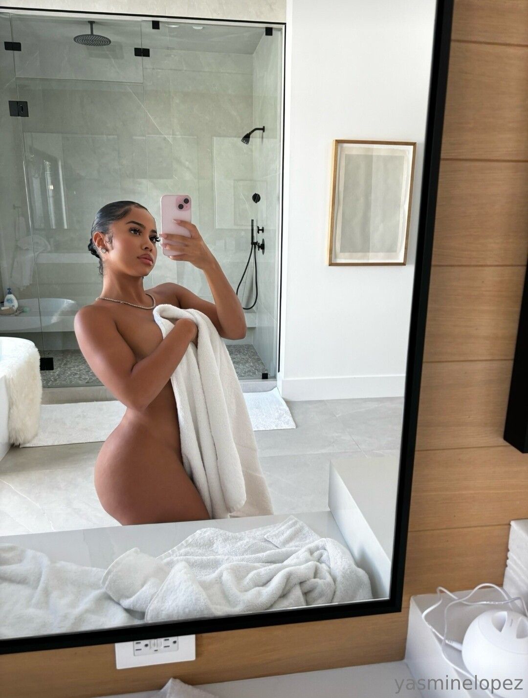 YasmineLopezNudeOFMix4.jpg