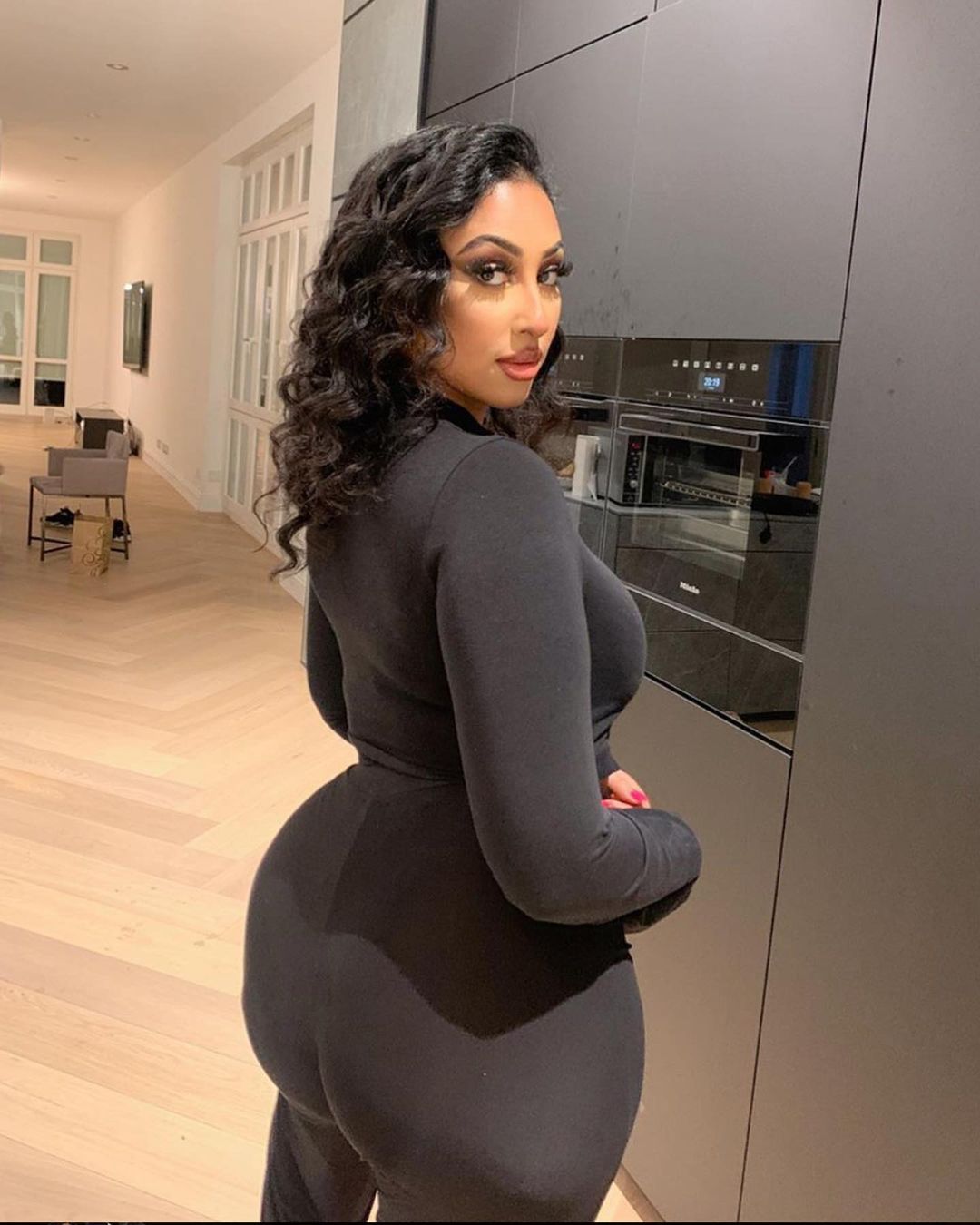 Gorgeous-@illiy-@illiy.jpg