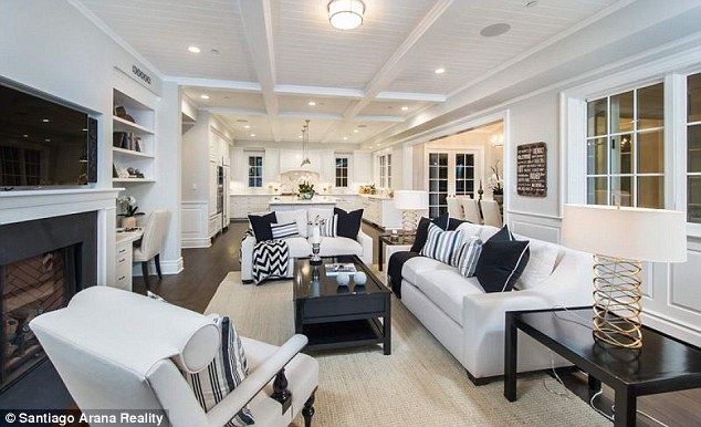 1415206642972_wps_14_Michael_Strahan_House_Rea.jpg