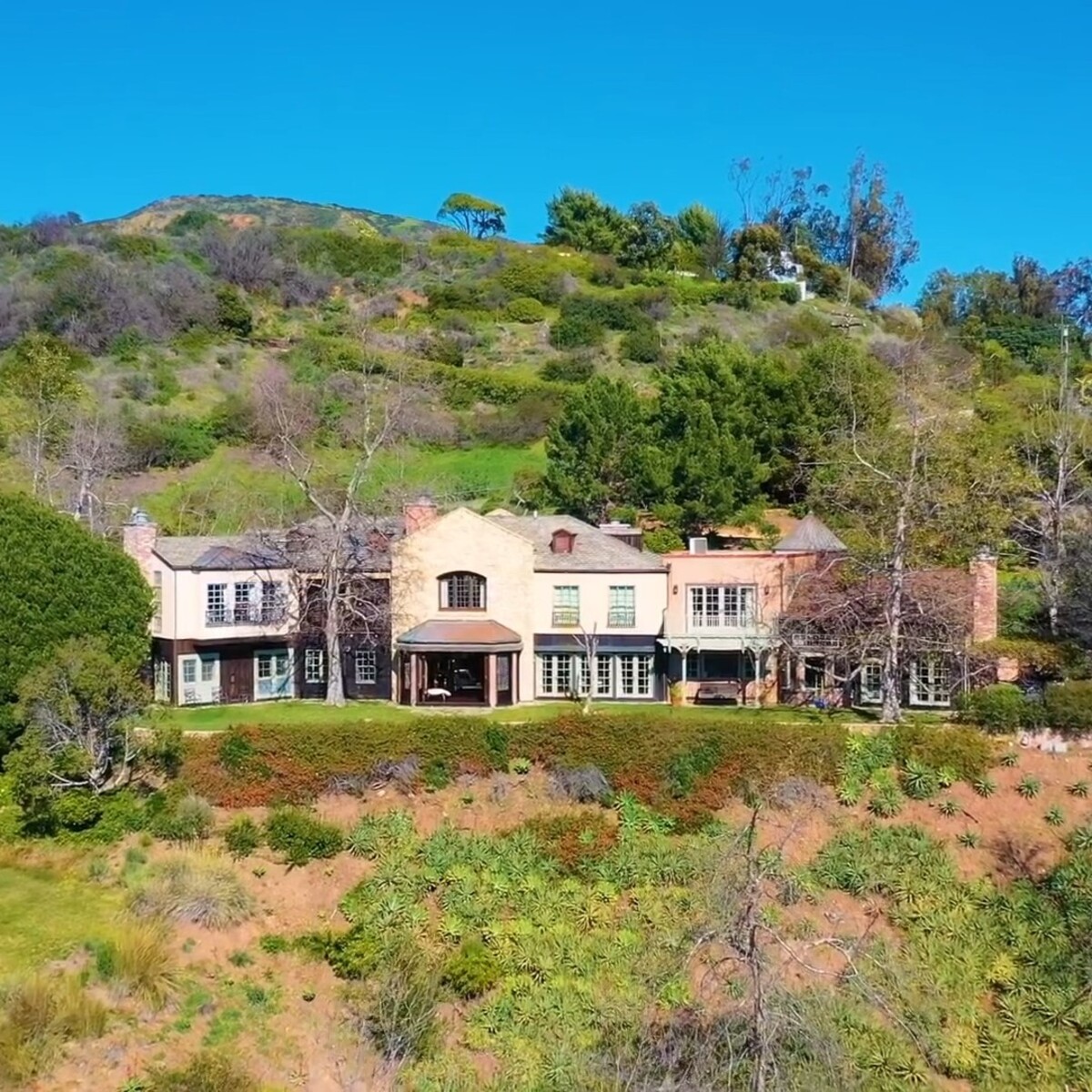 crazyluxuryhomes.com