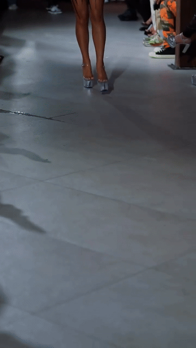 kugxh1kqq86f1.gif