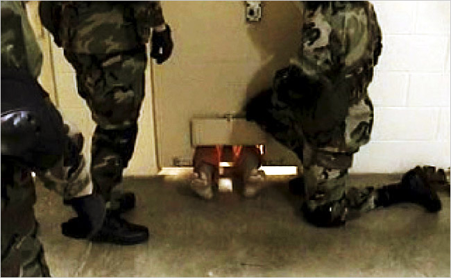 04detainl.arge2.jpg