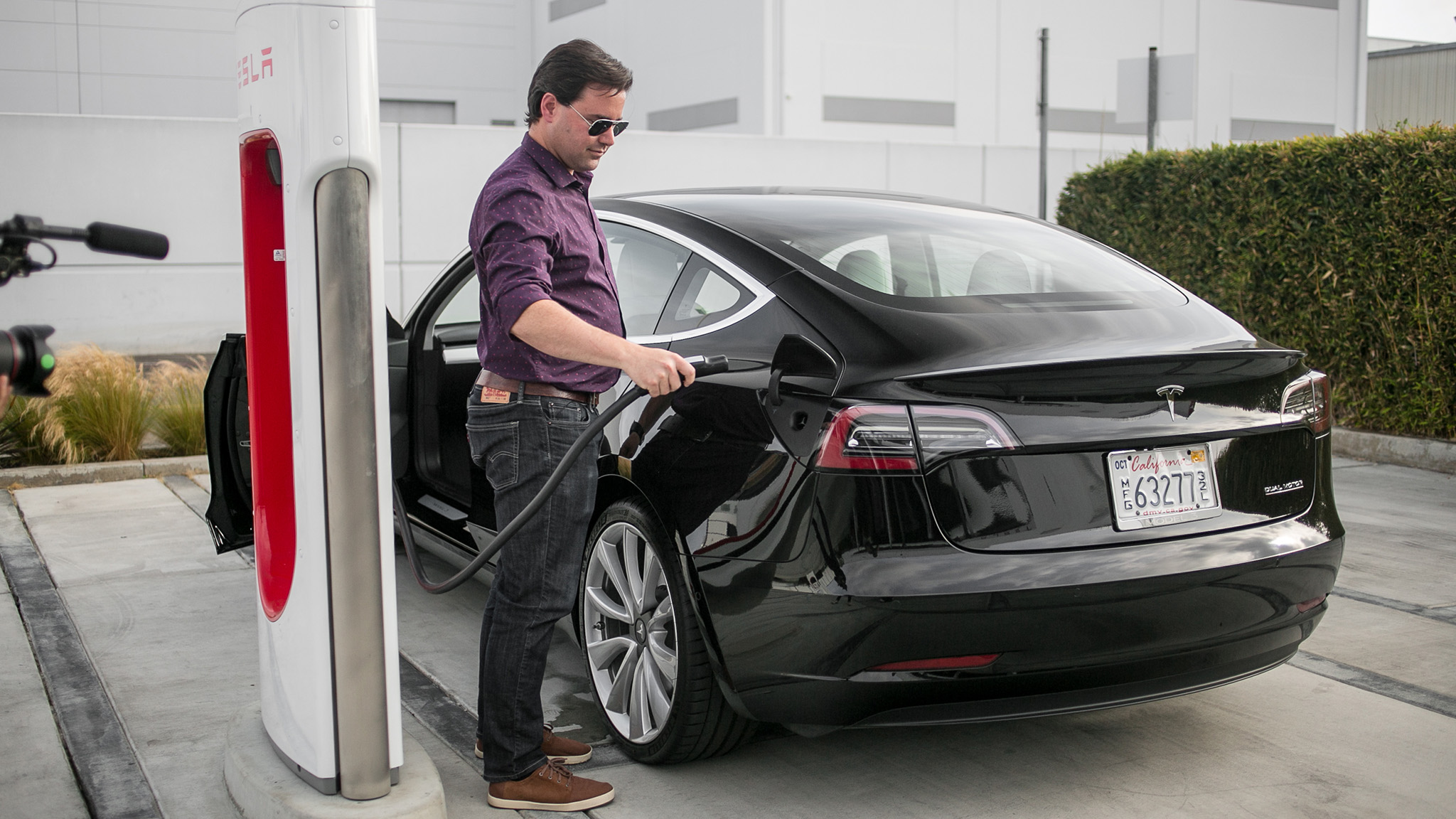 Tesla-Model-3-charging-on-V3-Supercharger-03.jpg