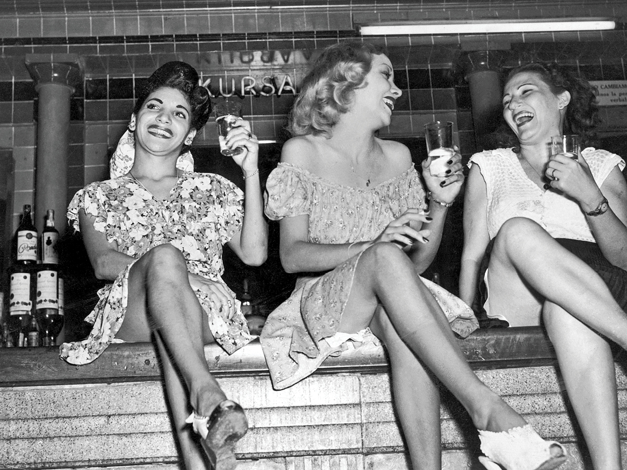 how-to-nurture-female-friendships-inline.jpg