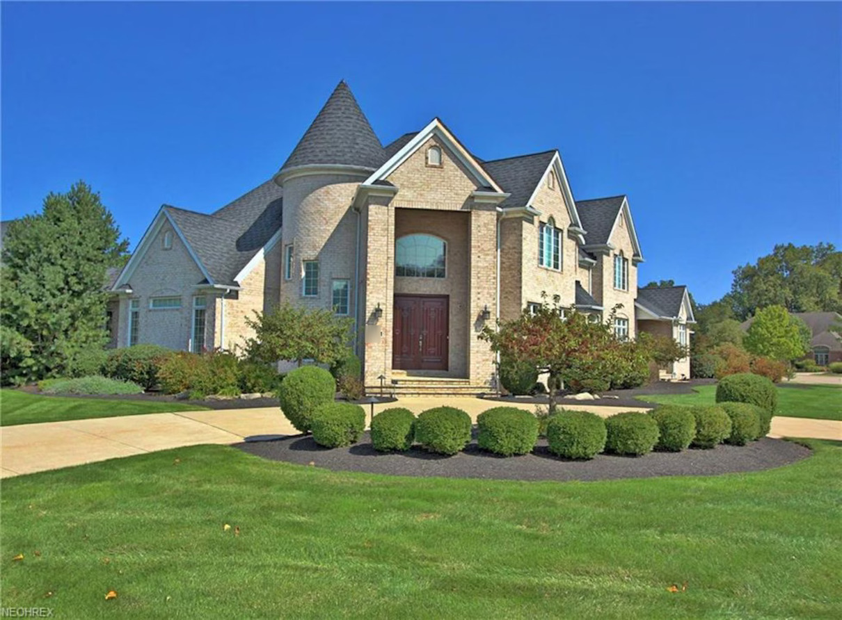 crazyluxuryhomes.com