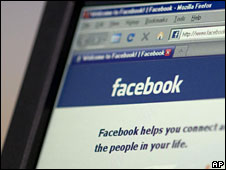 _46461306_facebook_ap226b.jpg