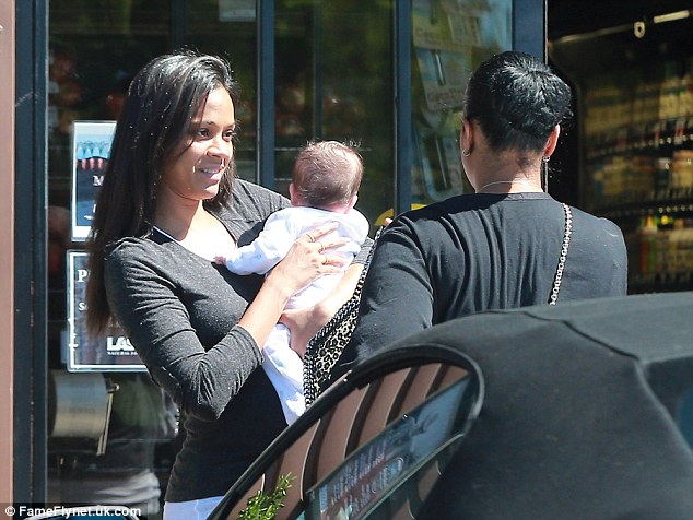 1411515122796_wps_36_Picture_Shows_Zoe_Saldana.jpg