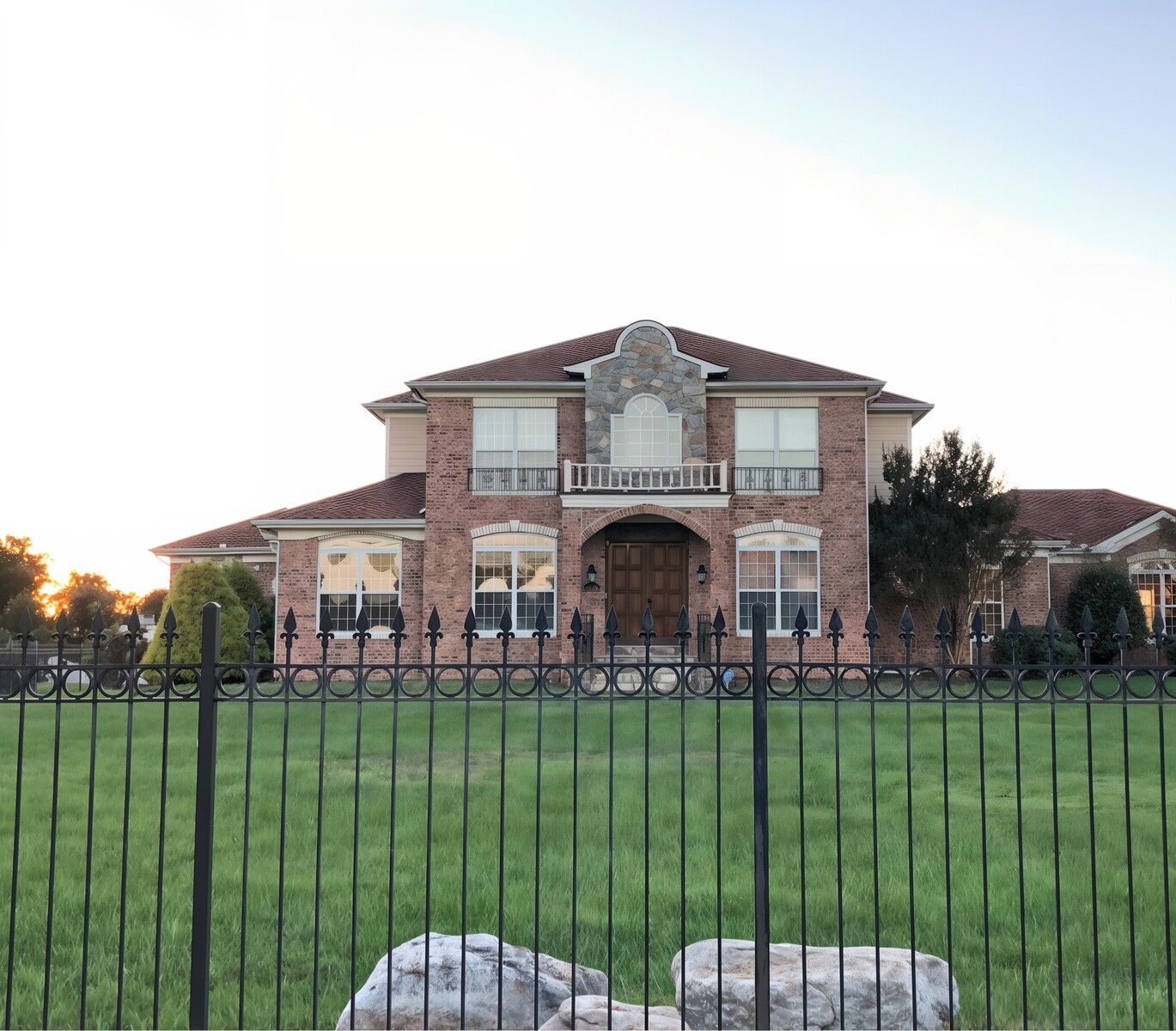 crazyluxuryhomes.com