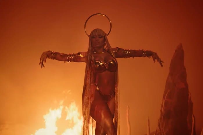 New-Video-Nicki-Minaj-Ganja-Burn.jpg
