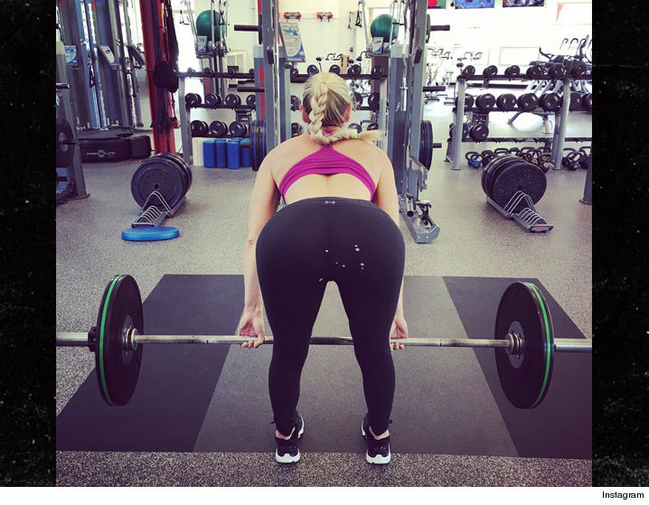 0822-lindsey-vonn-butt-deadlifts-gym-instagram-4.jpg
