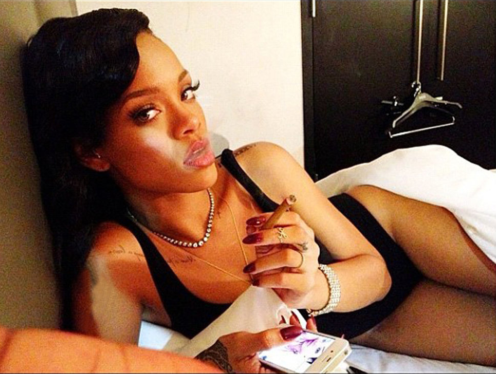 rihanna-weed.jpg