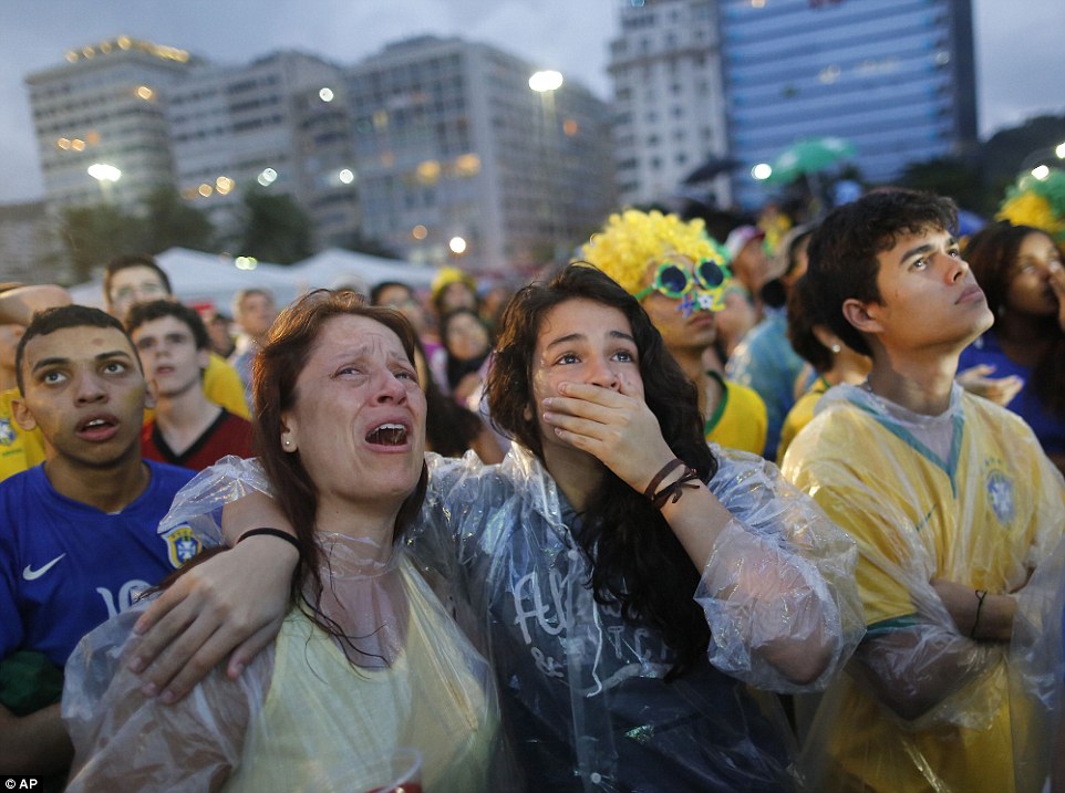 1404854306560_wps_45_Brazil_soccer_fans_cry_as.jpg