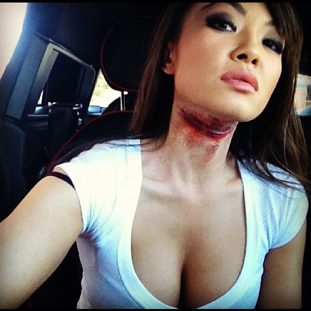insta-neck-cut-yazook.jpg