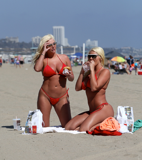 shannon-twins-beach-bikini-sexy-photos-0113-480w.jpg