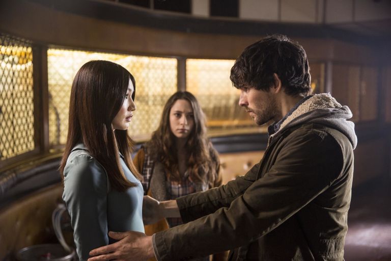 gallery-uktv-humans-ep5-3.jpg